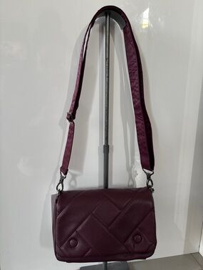 LUG Crossbody Bag💜💫